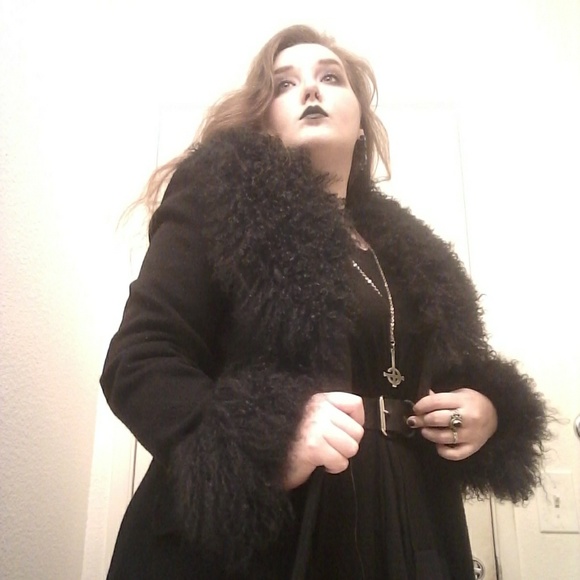 Meet your Posher, Brooke - Picture 2 of 3